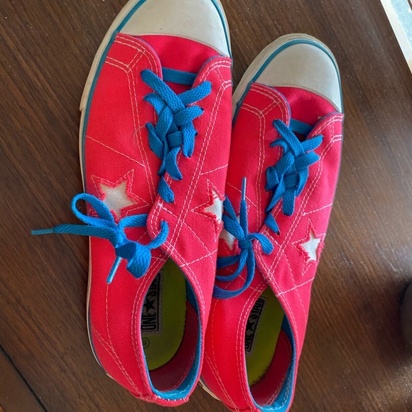 Converse - Picture 2 of 3